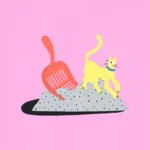 A imagem apresenta uma ilustração minimalista e estilizada com um fundo rosa vibrante. Há um gato amarelo com um colar azul, posicionado sobre um monte de areia com pequenos pontos pretos, que parece ser areia sanitária para gatos. Ao lado, há uma pá laranja usada para limpar a areia. A composição é simples e colorida, transmitindo um estilo moderno e divertido. Caso precise de mais detalhes ou explicações, estou à disposição!